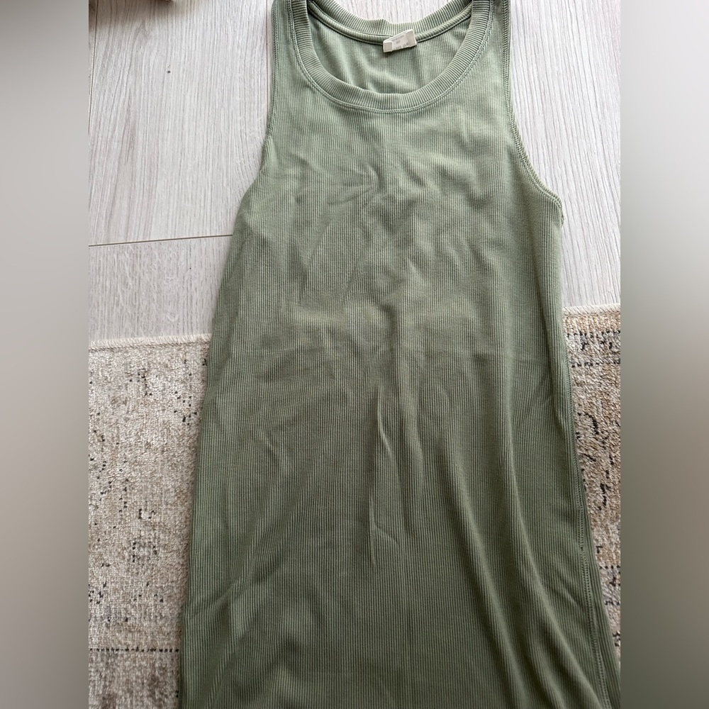 Aritzia Go To Tank - Picture 2 of 4